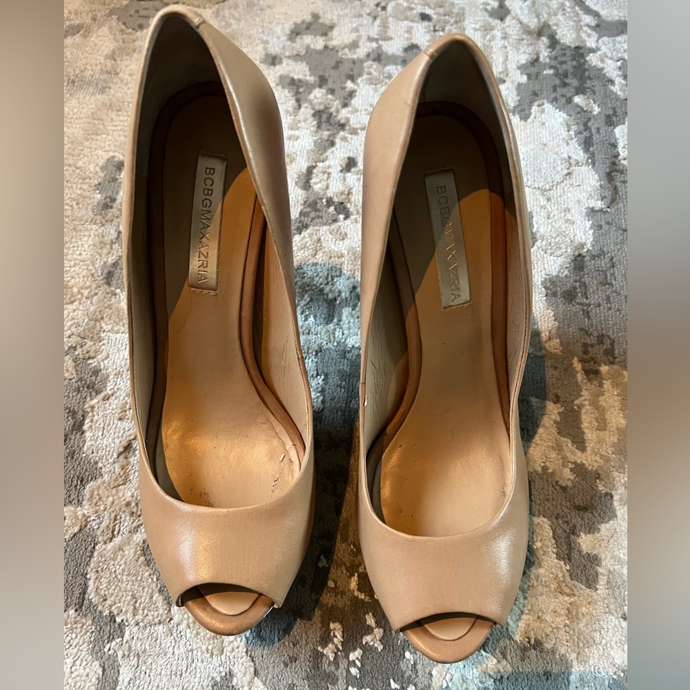 BCBGMAXAZRIA WOMENS LEATHER MA-DART. PEEP TOE HEELS 8.5